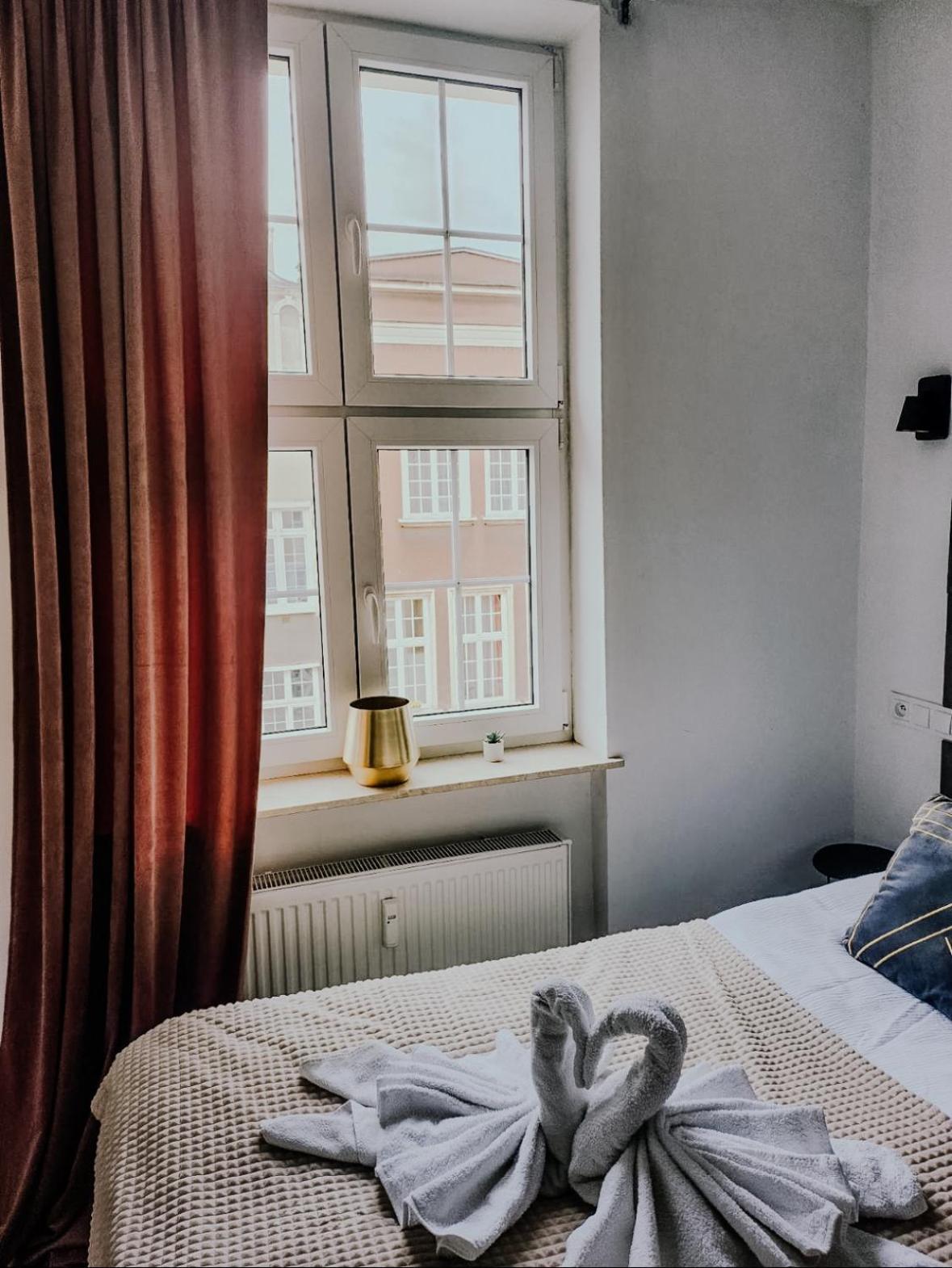 Cloud 9 King Size Bed - Old Town View Ogarna Apartment Gdansk