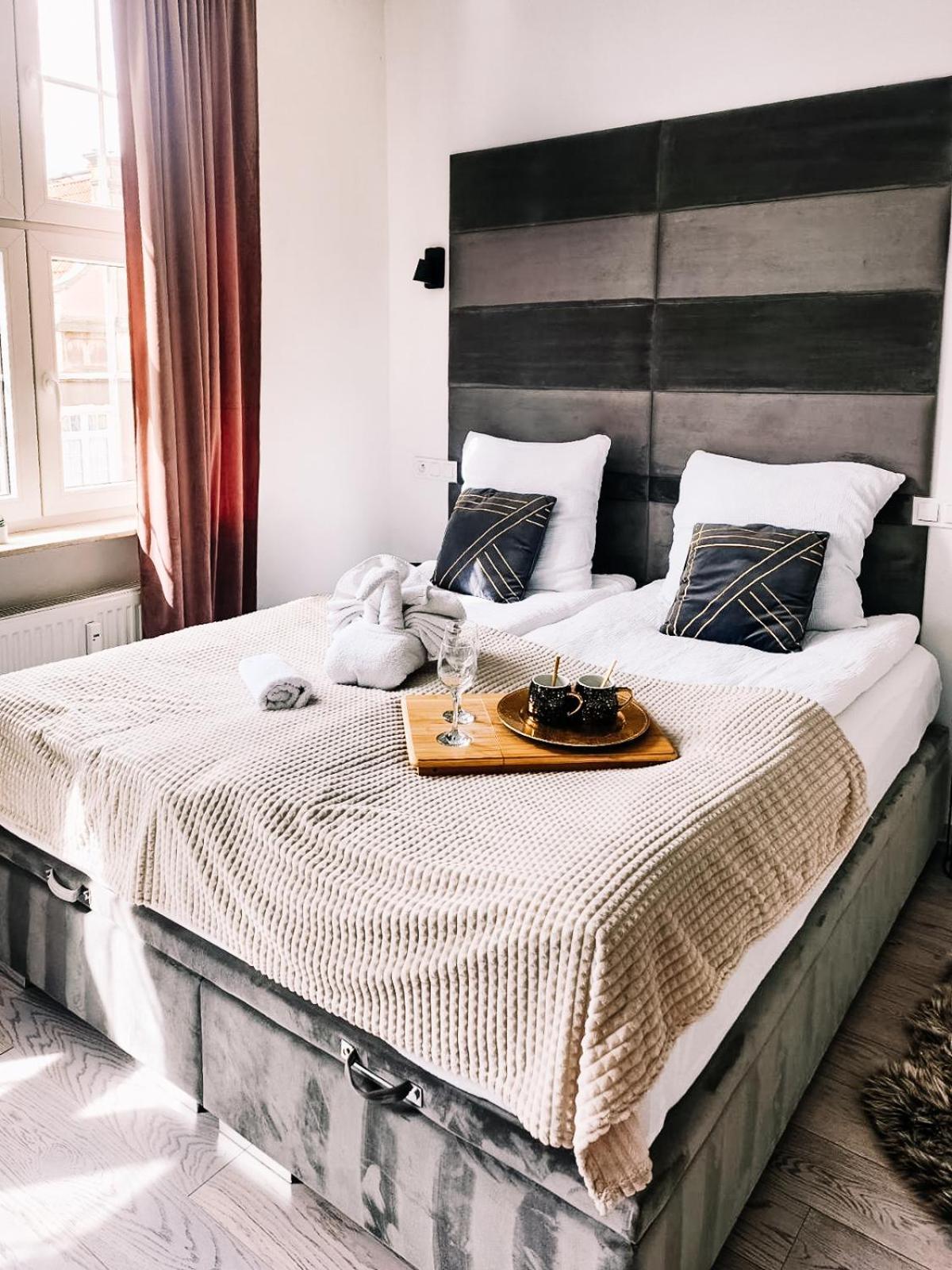 Cloud 9 King Size Bed - Old Town View Ogarna Apartment